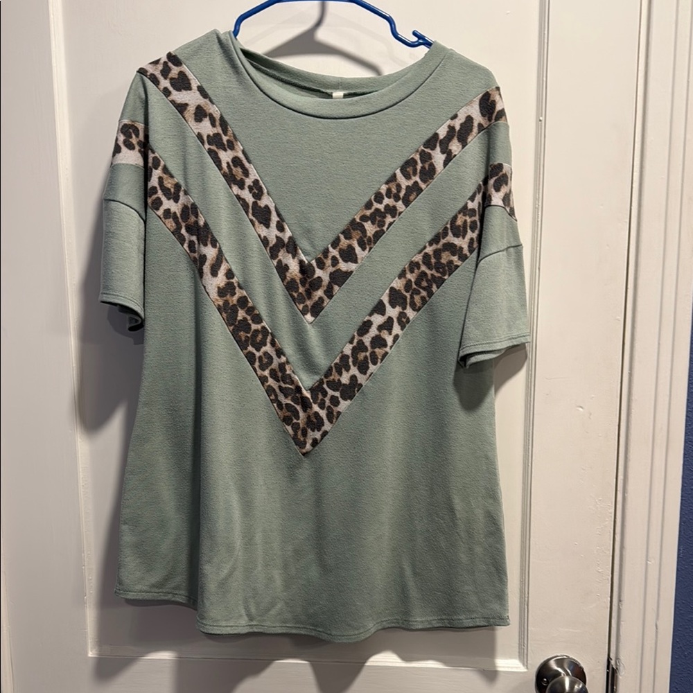 Green Leopard Print Chevron T-Shirt